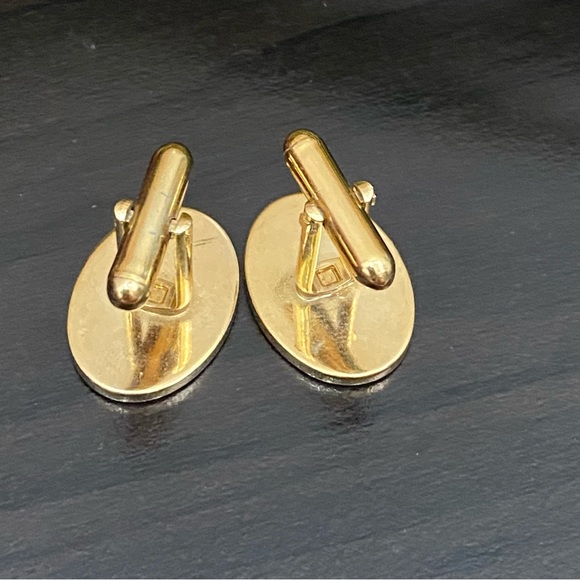 Vintage Unsigned Brushed Gold-tone Oval Cufflinks - Picture 6 of 11